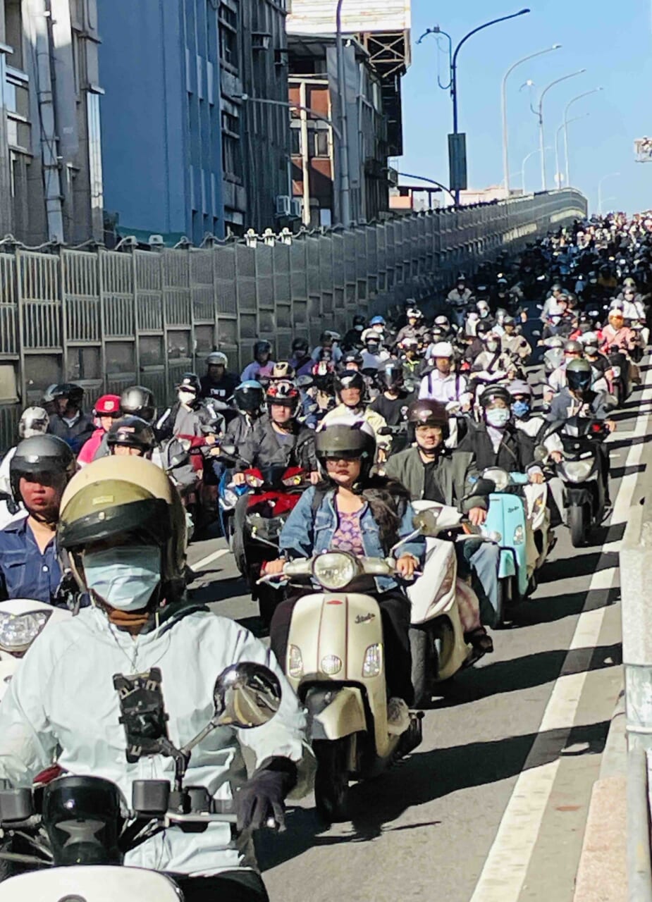 日本だと、通勤ラッシュとかが原因で「EQ」低くなっちゃってる？ 台湾は台湾で、バイクのラッシュありますが。