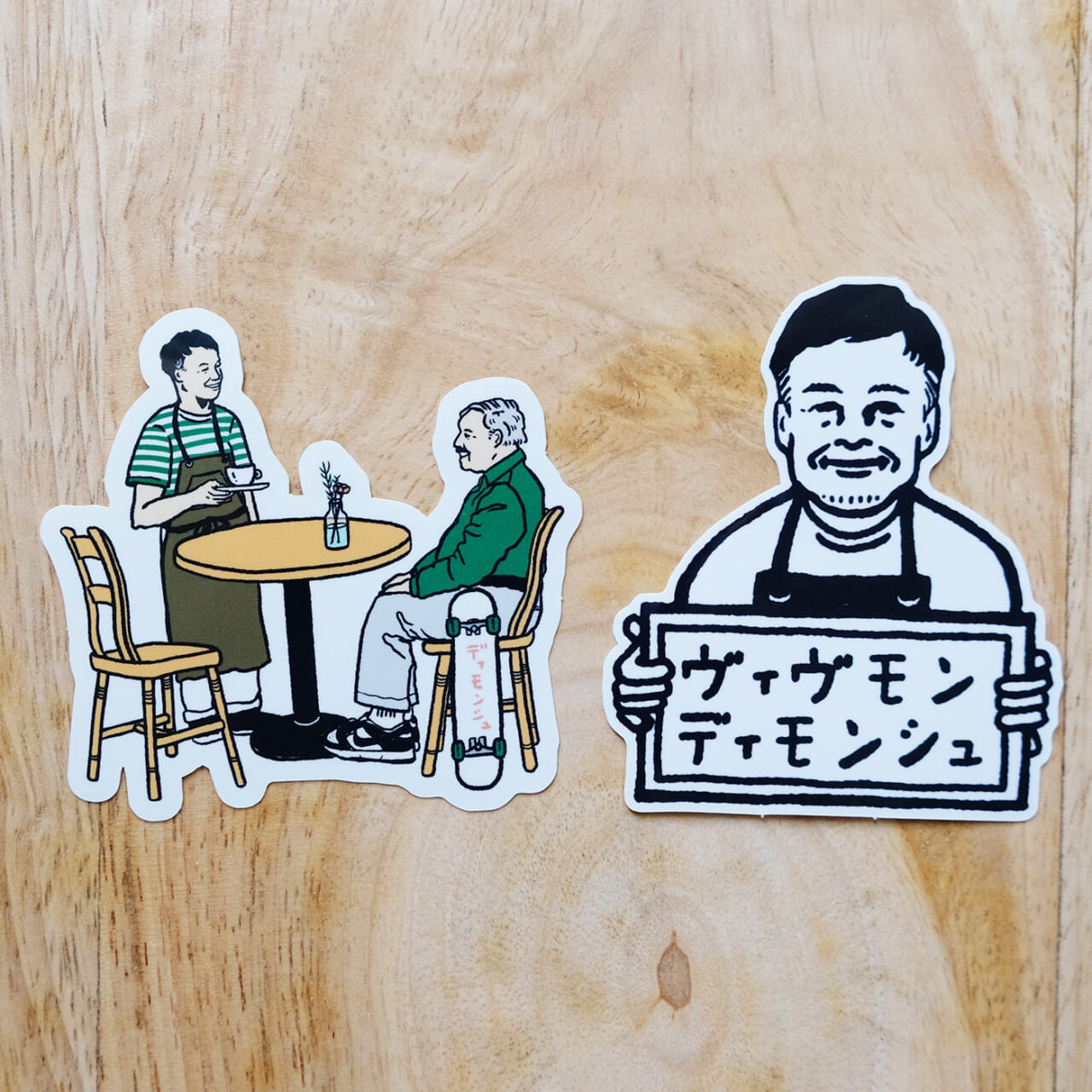 カフェ・ヴィヴモン・ディモンシュの堀内マスターを描いたステッカー。