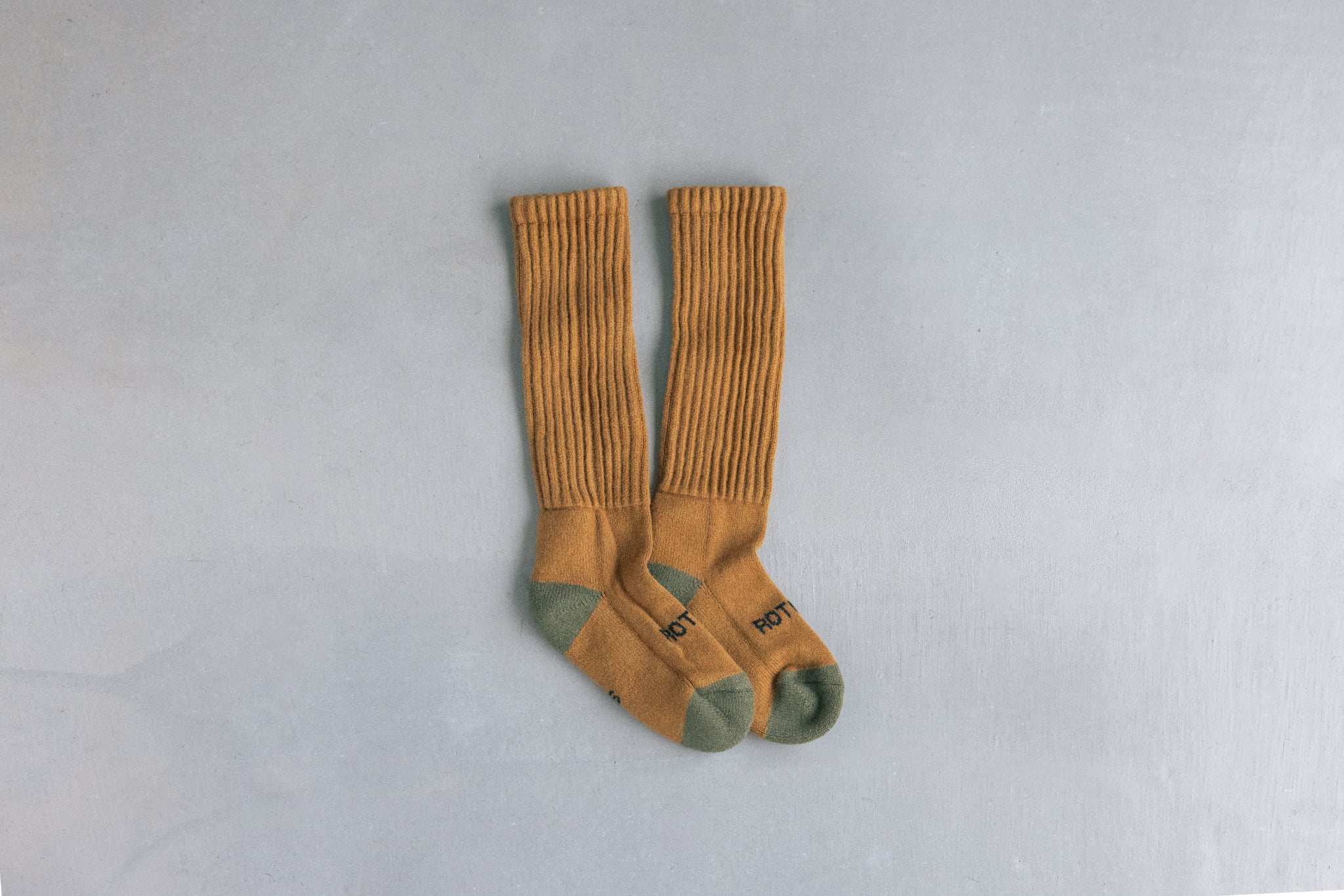 「MERINO LAMBS WOOL HIGH SOCKS」