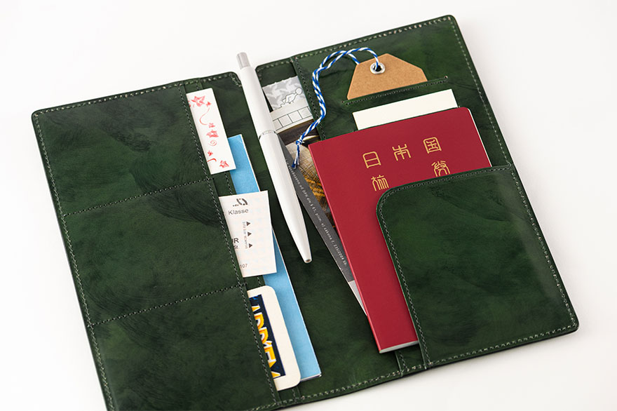 B JIRUSHI YOSHIDA / パスポートカバー（グリーン） - 手帳 