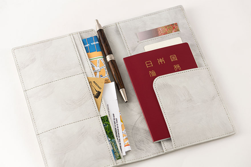 B JIRUSHI YOSHIDA / パスポートカバー（ホワイト） - 手帳 