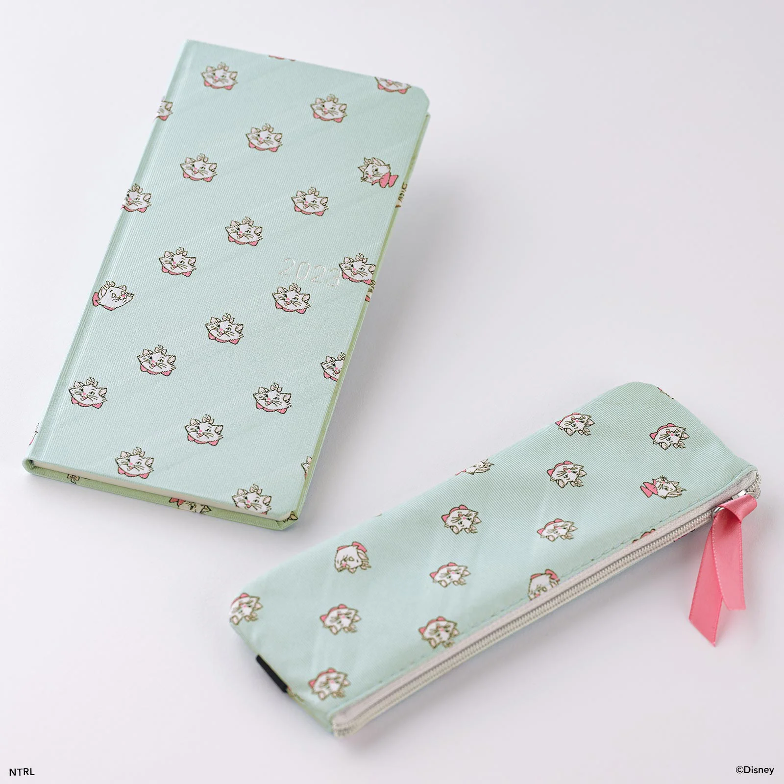 Hobonichi Notebook Accessory Pen Case with Band 365 Nichi Weeks Size 7.1 x  2.4 x 0.4 inches (180 x 60 x 10 mm) : : Office Products