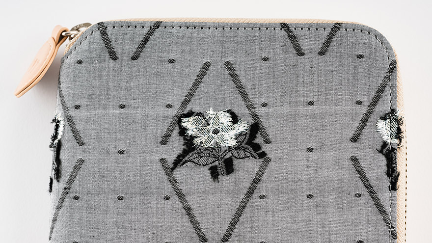 Wristlet Bag Pochette Handmade Whit Fabric and Regenerated 