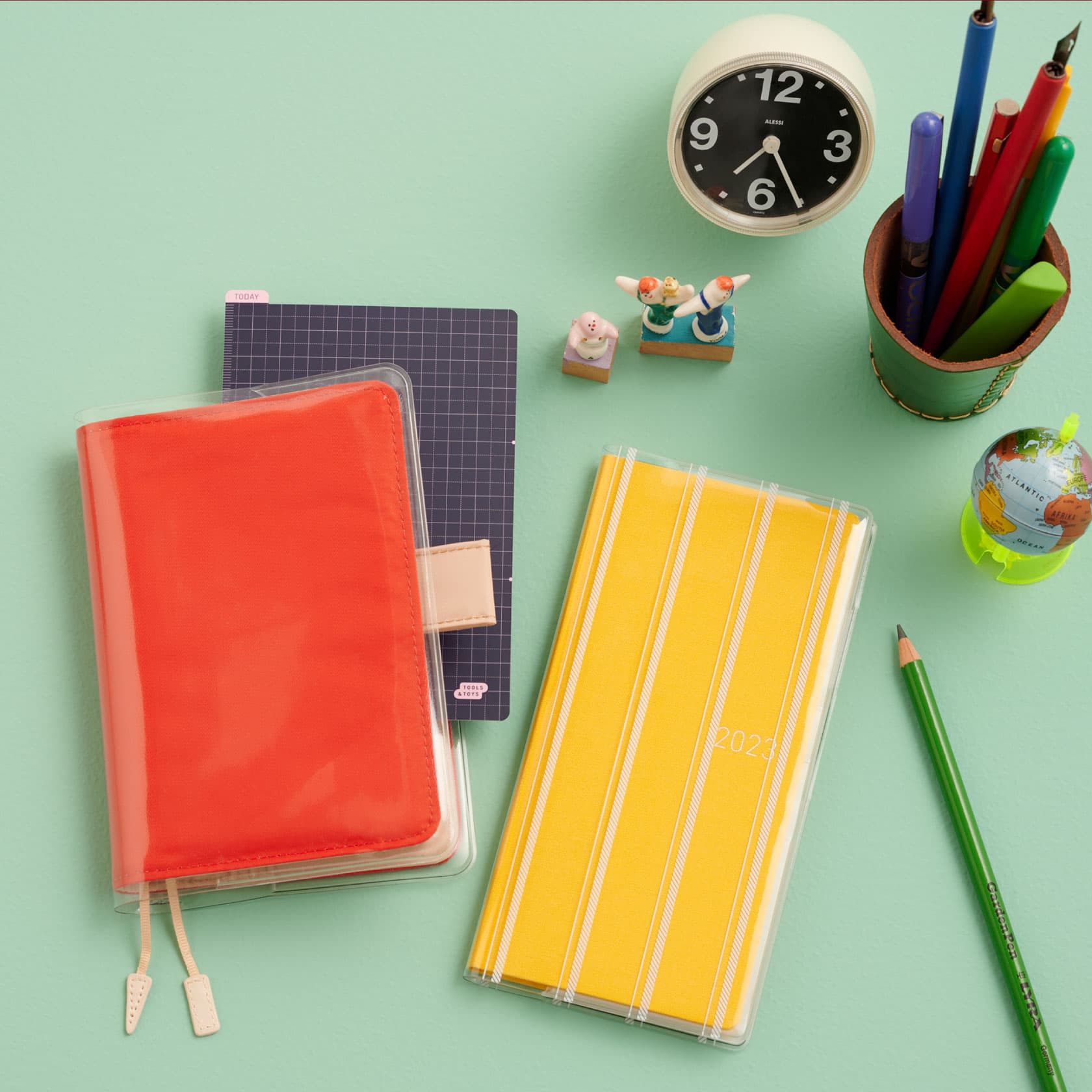 Yuka Hiiragi: Clear Cover for Weeks (Light in the Distance) - Accessories  Lineup - Hobonichi Techo 2023